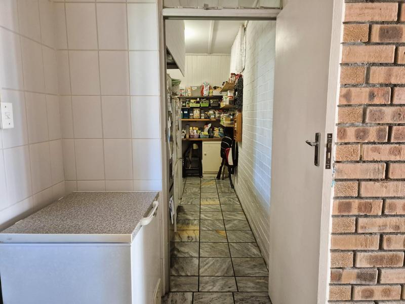 5 Bedroom Property for Sale in Franskraal Western Cape